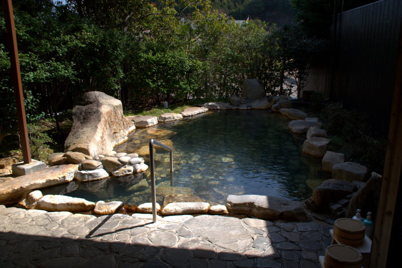 Another of Watarase's private baths, this one seems almost too large for a lone couple to use by themselves.